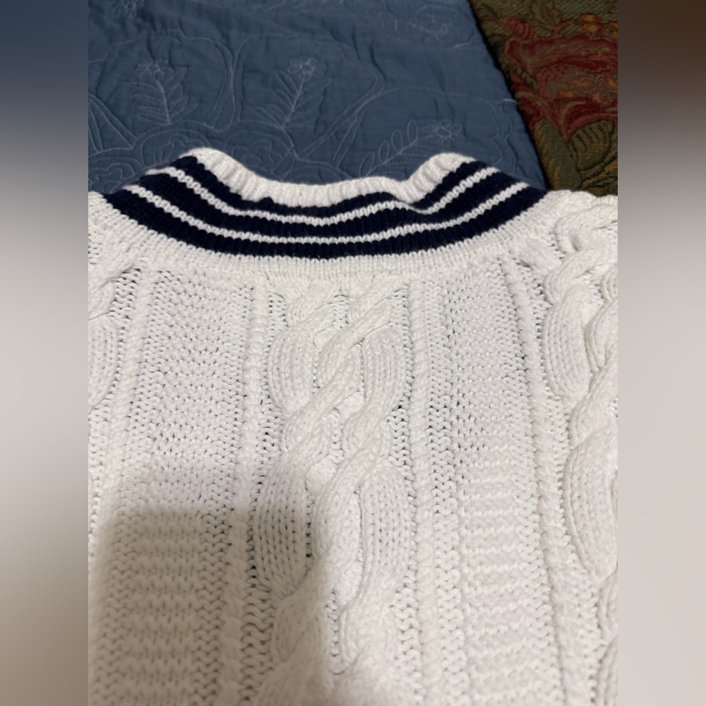 Lauren Ralph Lauren cable-knit cricket sweater with navy blue V-neck Woman’s Med - Picture 7 of 7
